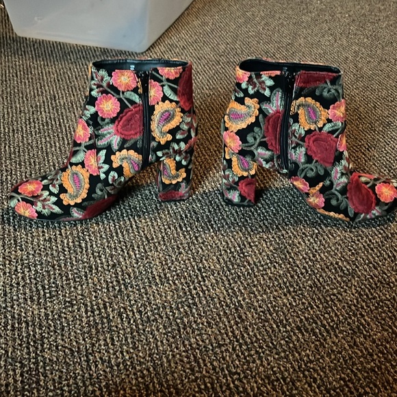 Floral ankle boots - Picture 3 of 5